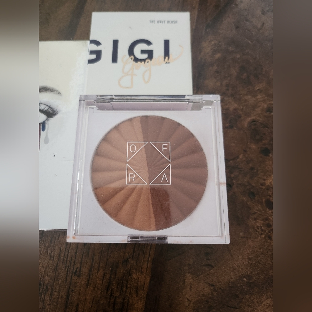 Makeup Bundle - Picture 2 of 5